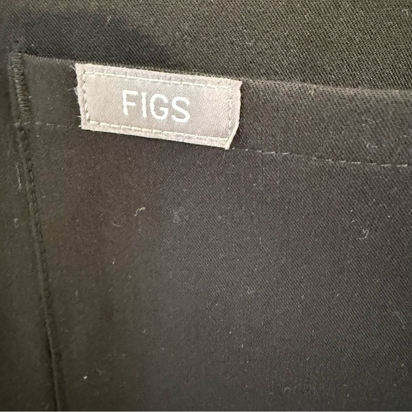 New FIGS Black Scrub Top Logo “Aya healthcare” 2XL women’s Catrina travel nurse - Picture 5 of 8